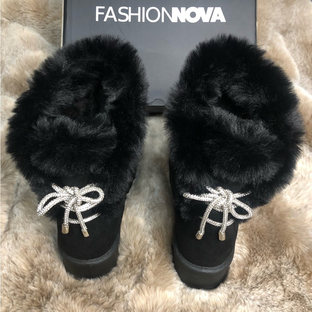 Fashion Nova Early Morning Black Faux Fur Platform Booties NWT - Picture 7 of 13
